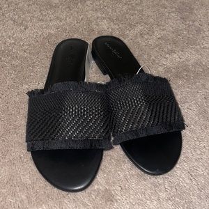 Universal Thread Black Sandals